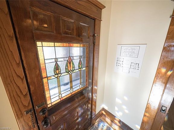 4th image of 75 Walnut St