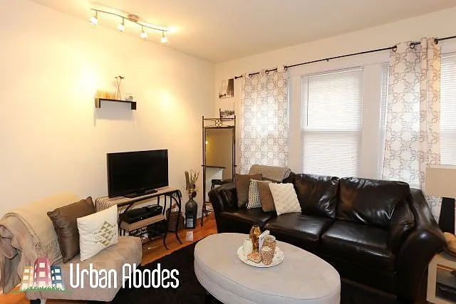1738 W Altgeld St #1F — Photo 8