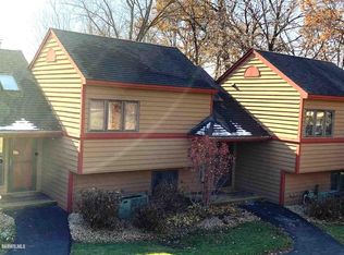 2 Spring Creek Ln, Galena, IL 61036