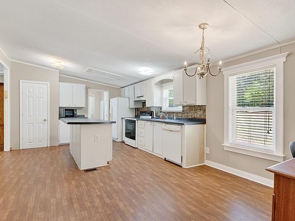 5th image of 3226 Eldridge Rd