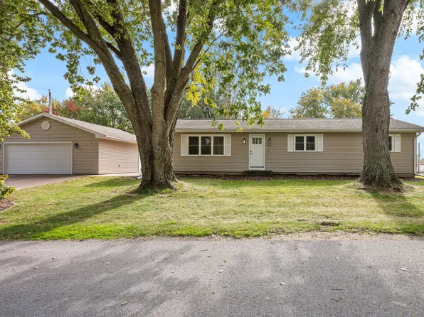 1024 Dodge St, Le Claire, IA 52753