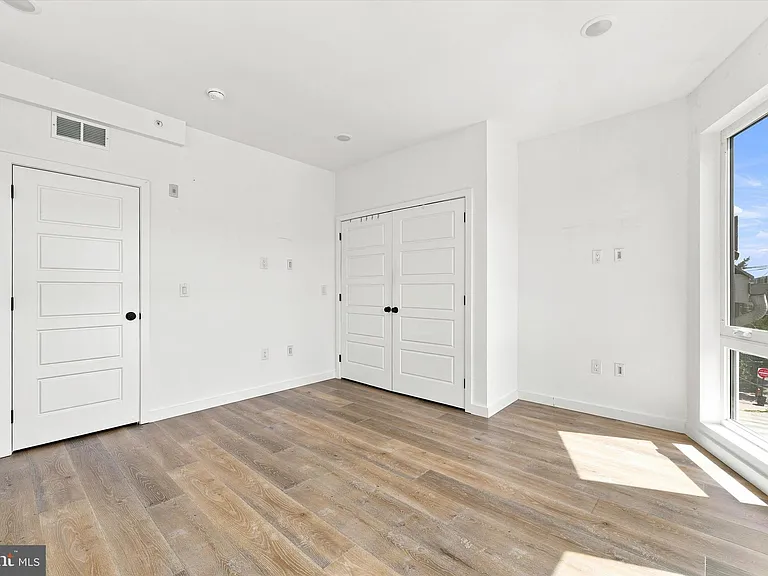 1729 Francis St #4 — Photo 15