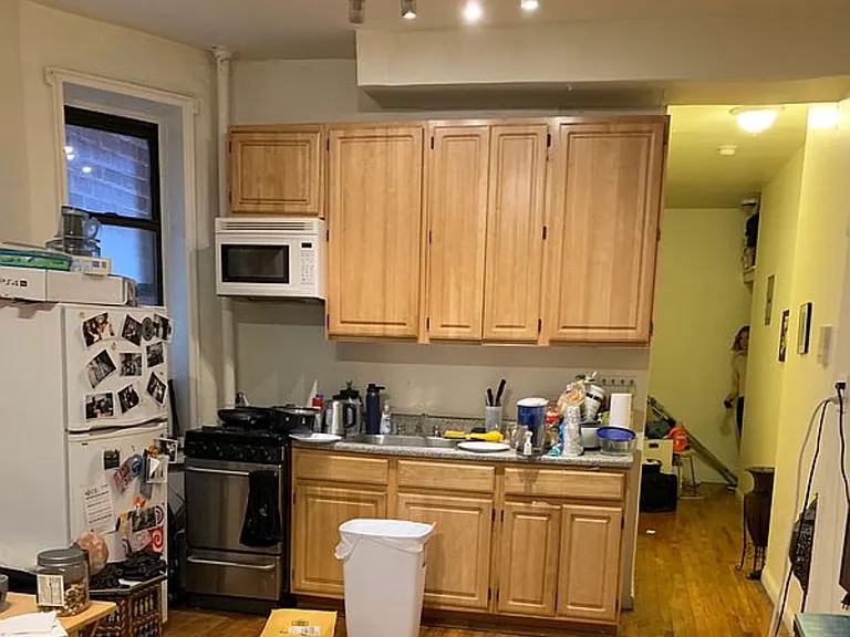 302 E 3rd St #2A — Photo 4