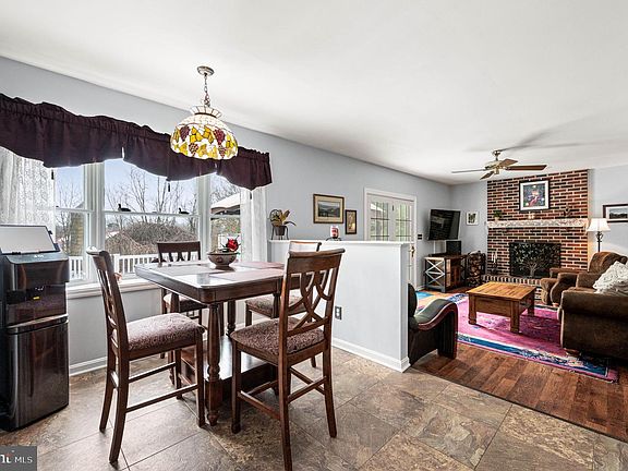 4th image of 27 Windle Ct