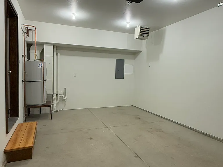 525 W 2nd St — Photo 21