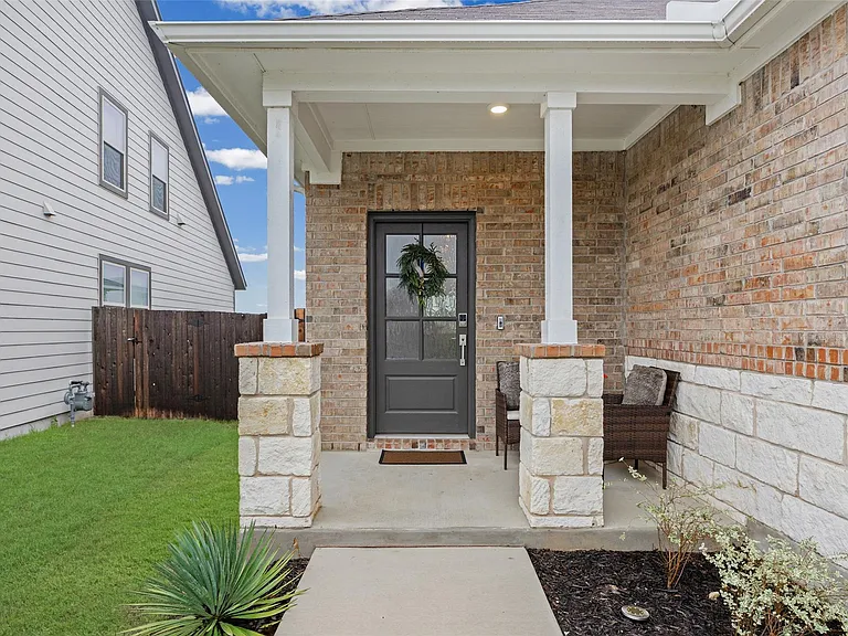 858 Papaya Dr — Photo 4