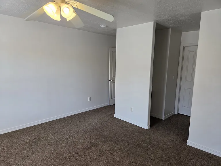 212 W Lyman Ln — Photo 23