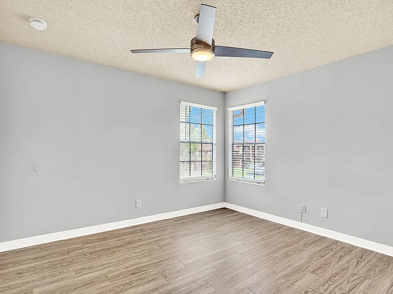 345 Lakepointe Dr #304 — Photo 12