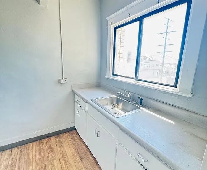 2637 E 4th St #1 — Photo 3