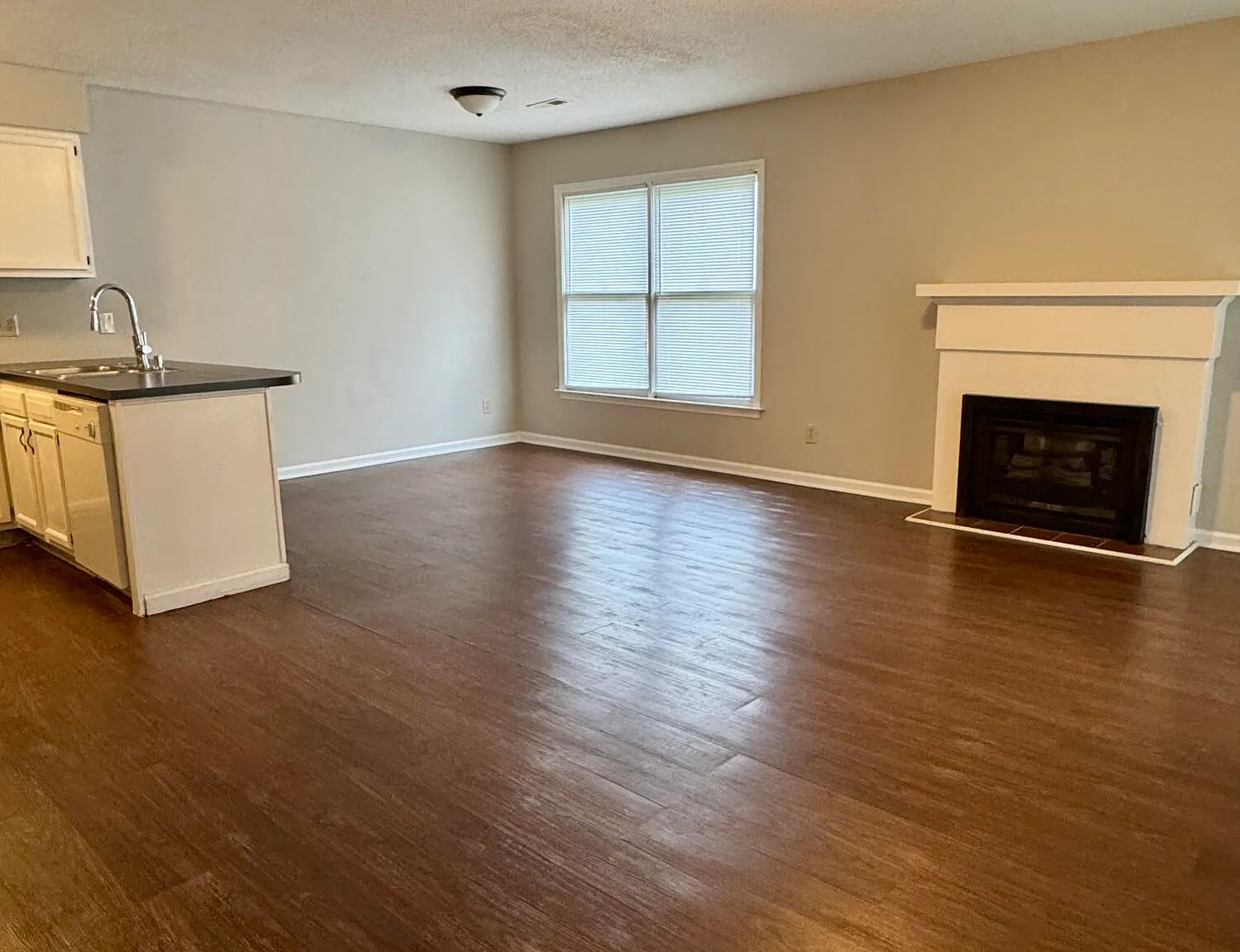 1 bed, 1.0 bath, $900 — Photo 2