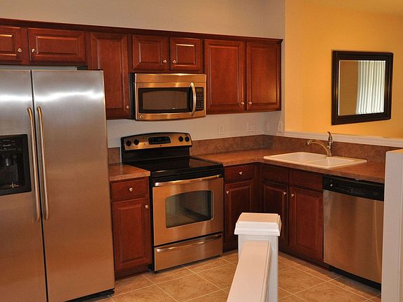 3rd image of 8080 Summer Cove Ct