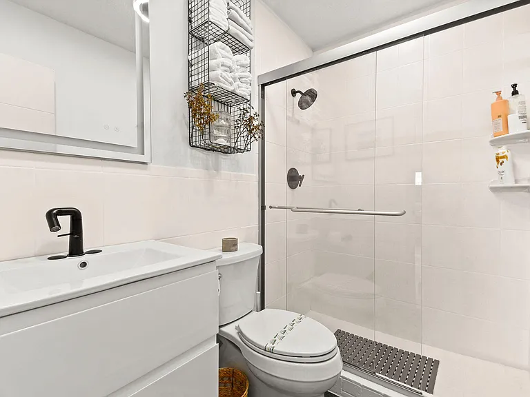 630 NE 15th Pl — Photo 23