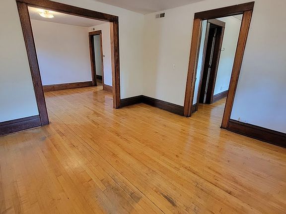 4th image of 1036 Williamson St #17409026