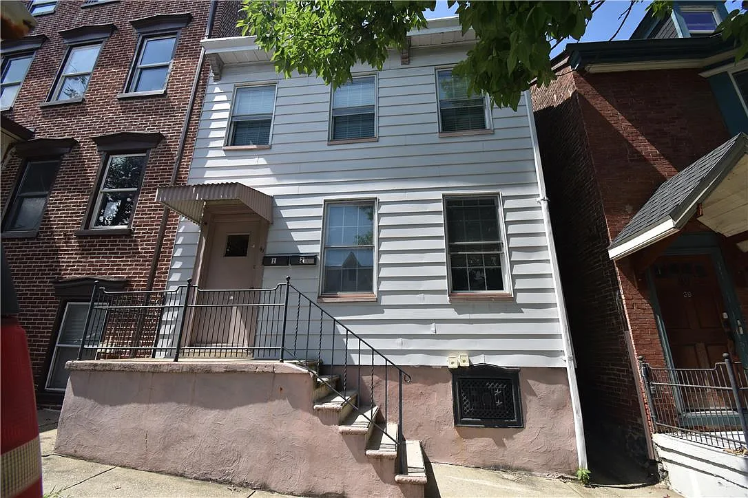 2 bed, 896 sqft, $1,100 — Photo 1