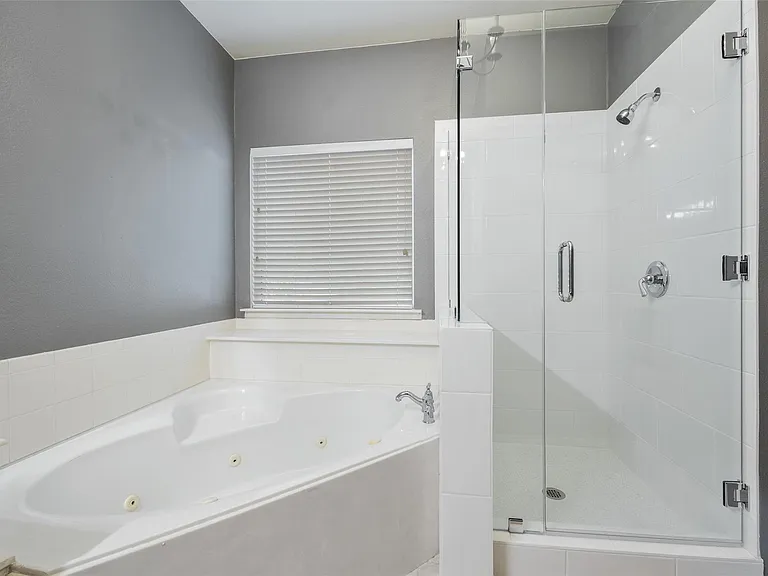 413 Creekside Dr — Photo 9