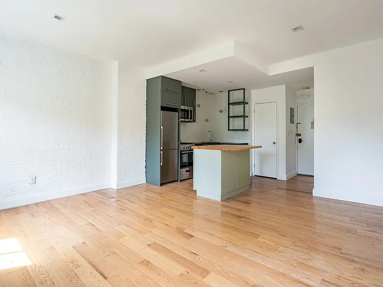 491 W 22nd St #4R — Photo 2