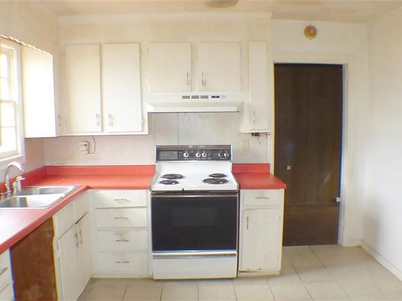 3rd image of 4914 Greenview Dr