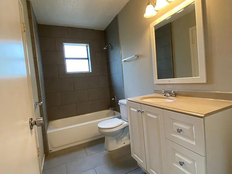 San Antonio St. Lofts — Photo 14