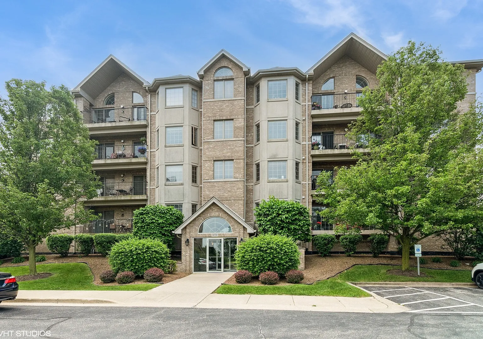 2 bed, 1690 sqft, $3,000 — Photo 1
