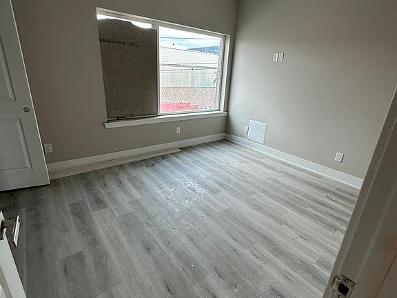 5th image of 3333B E Tulip St #B