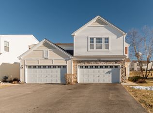 1920 Cobblestone Dr, Carpentersville, IL 60110