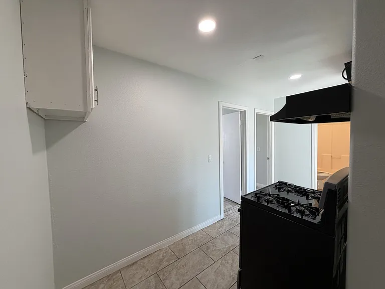 961 Western Ave — Photo 19