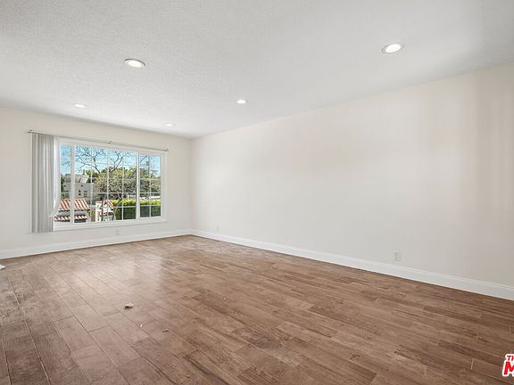 3rd image of 7209 Willoughby Ave APT 16
