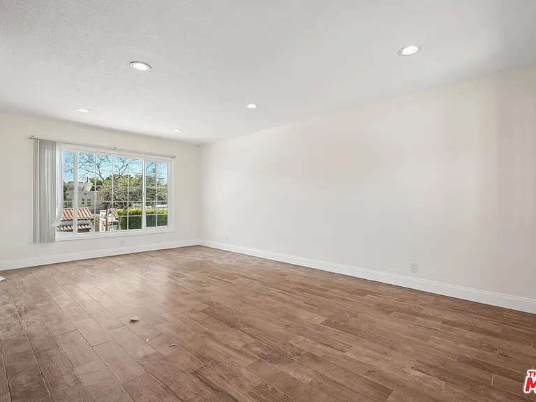7209 Willoughby Ave #16 — Photo 3