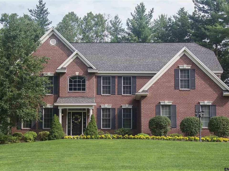 1st image of 3 Lilac Ln