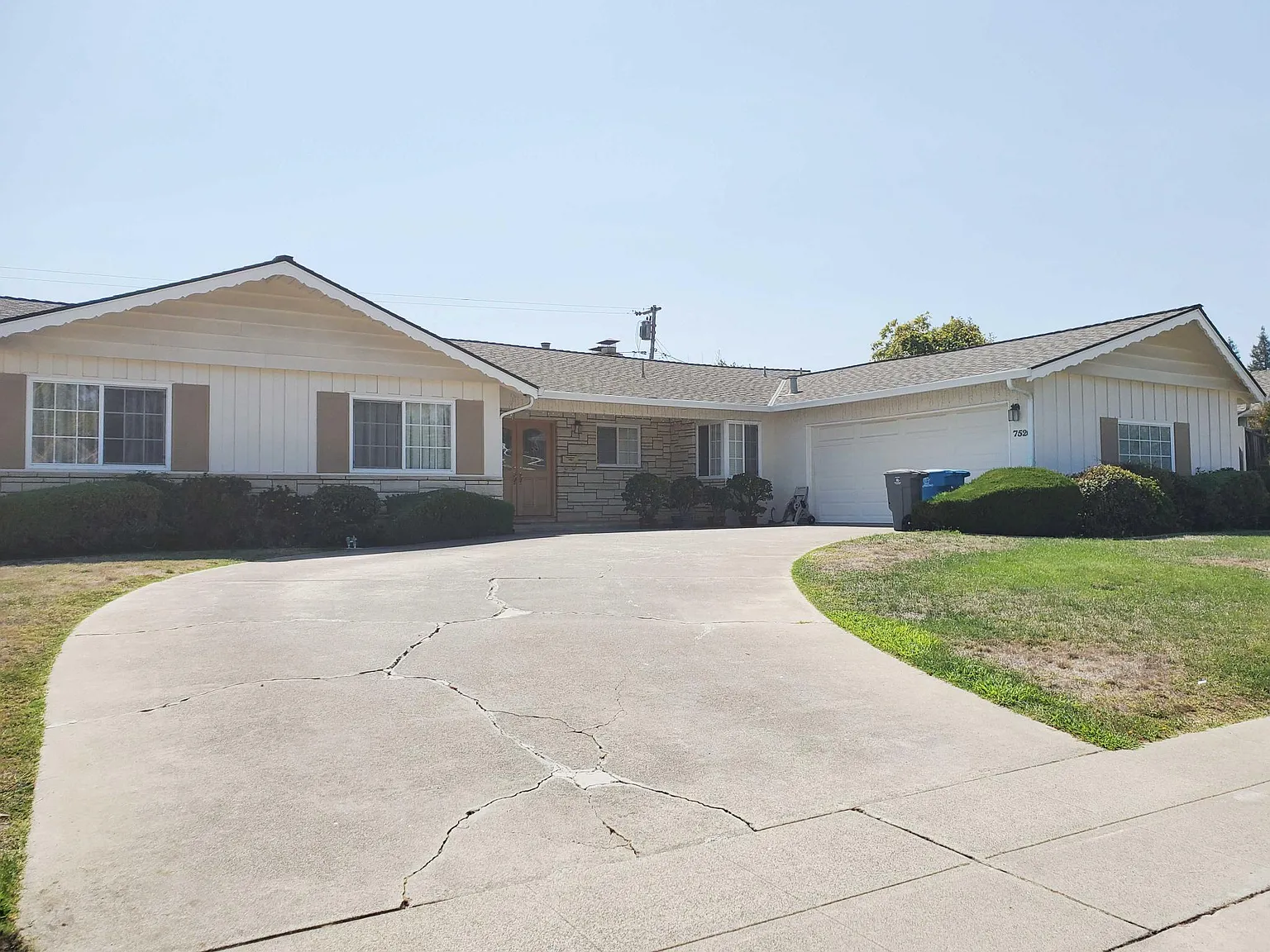 7526 Fallenleaf Ln photo 1