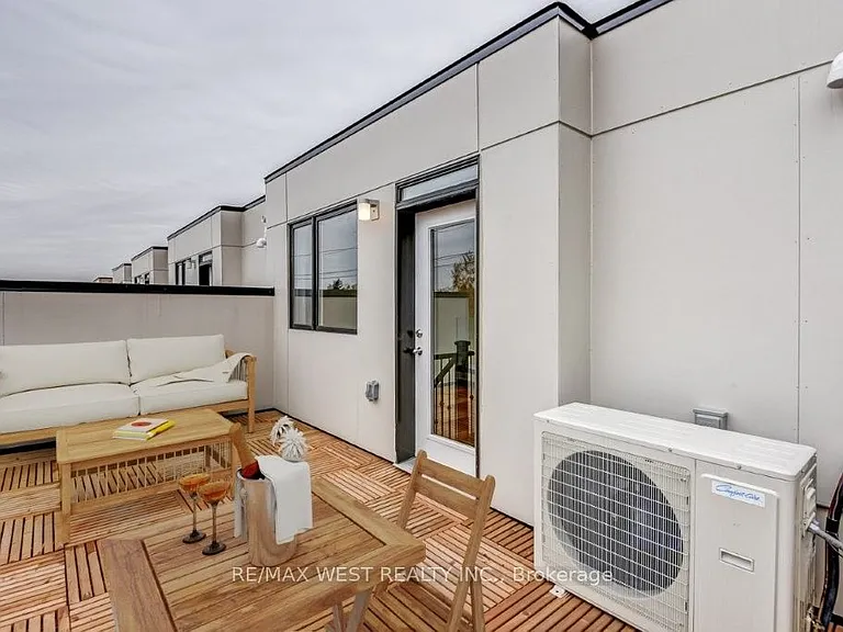 24 Fieldway Rd #Townhouse 7 — Photo 17