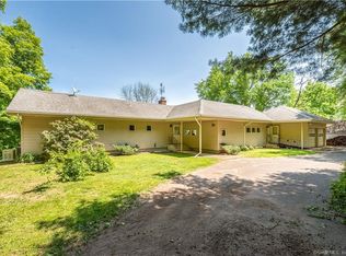 208 Duncaster Rd, Bloomfield, CT 06002