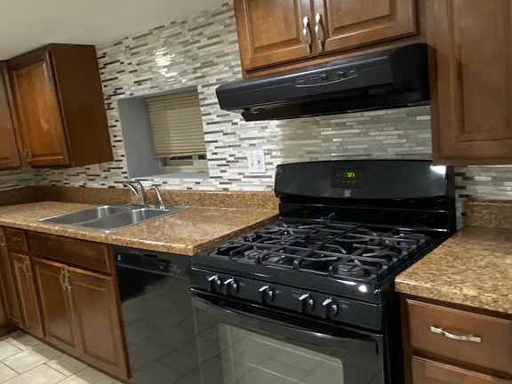 4th image of 4039 N Austin Ave #G