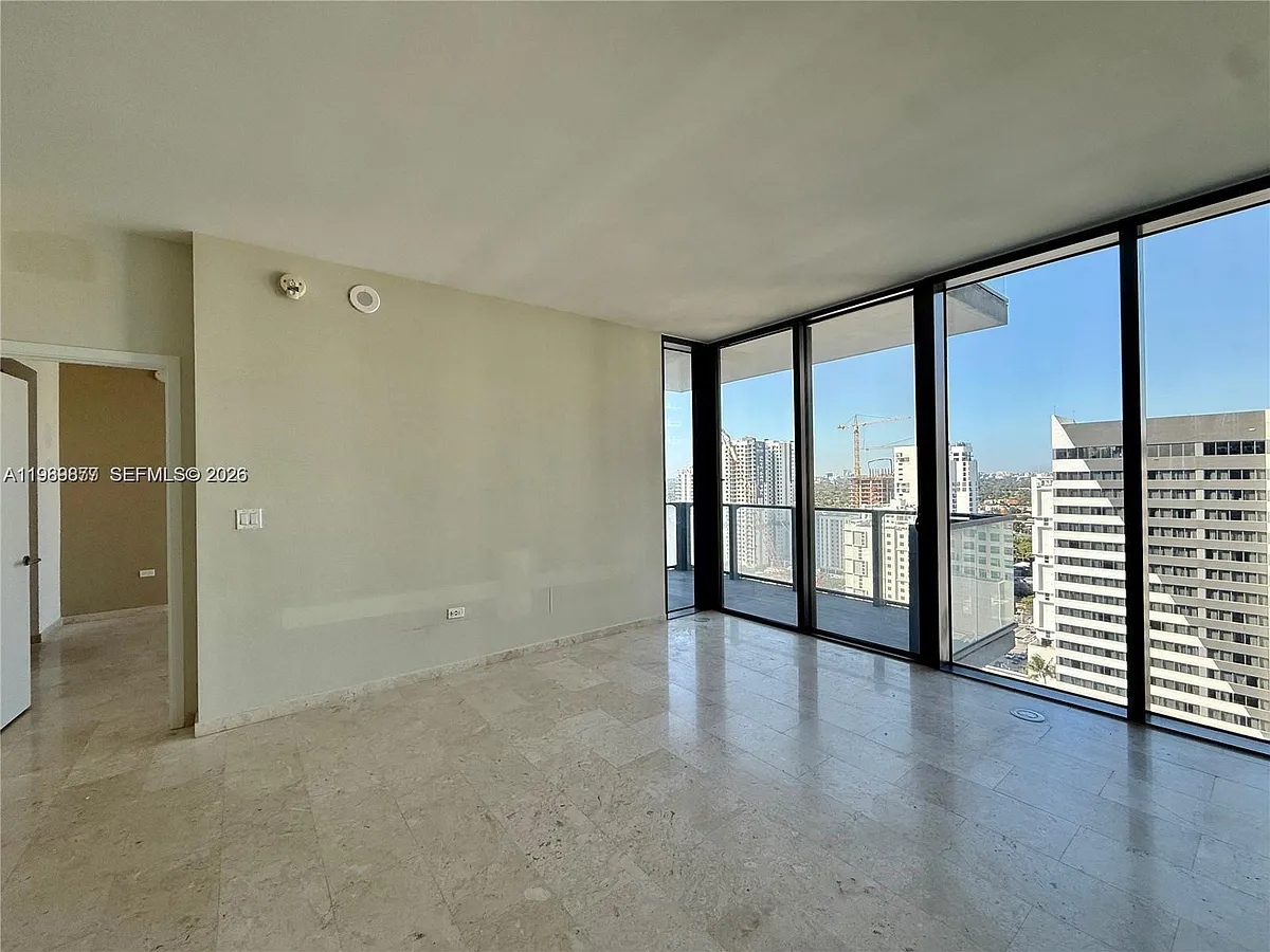 Building Photo - 88 SW 7th St #1808