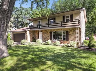 2340 Skyline Dr, Bloomington, MN 55425
