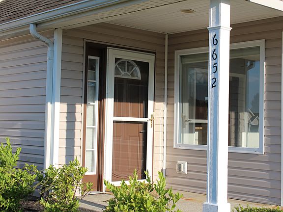 3rd image of 6652 Lexington Pl S