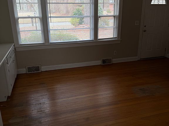 3rd image of 208 Ridgewood Dr