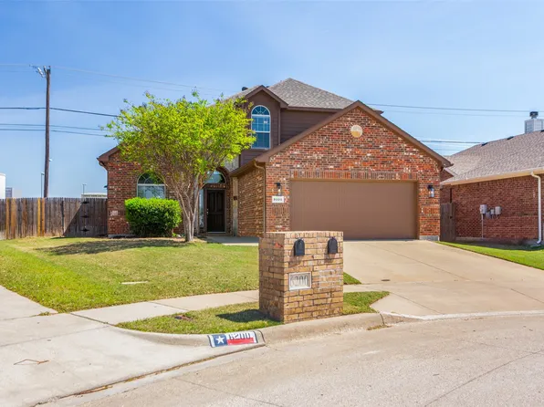 8320 Deer Bluff Ln, Fort Worth, TX 76179