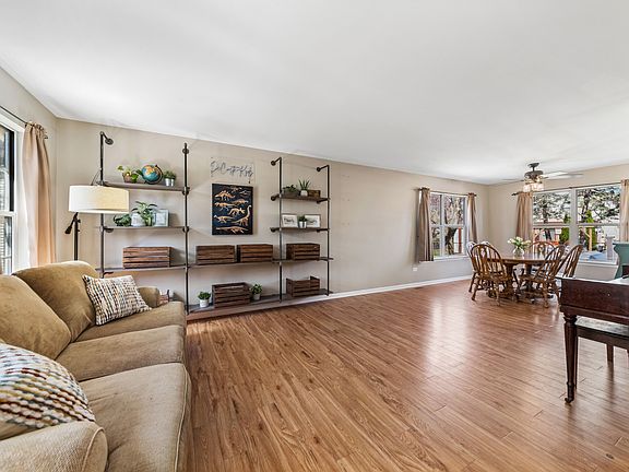2nd image of 1940 Tanglewood Dr