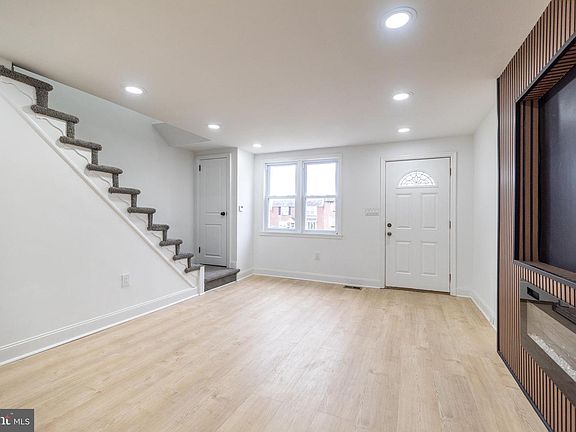 3rd image of 1371 Westbury Dr