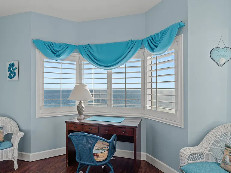 A small workspace for your emergency meetings, school, conference, etc.
