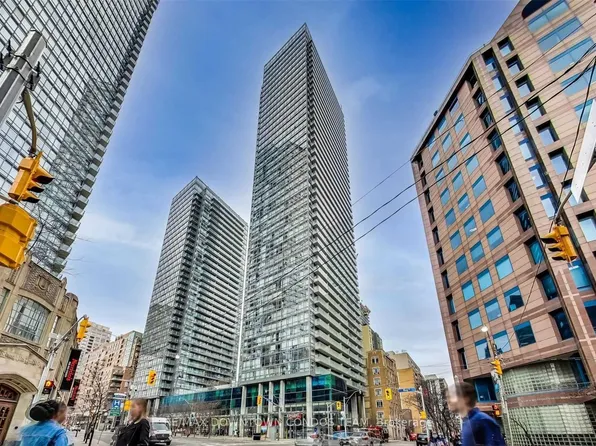 38 Grenville St, Toronto, ON