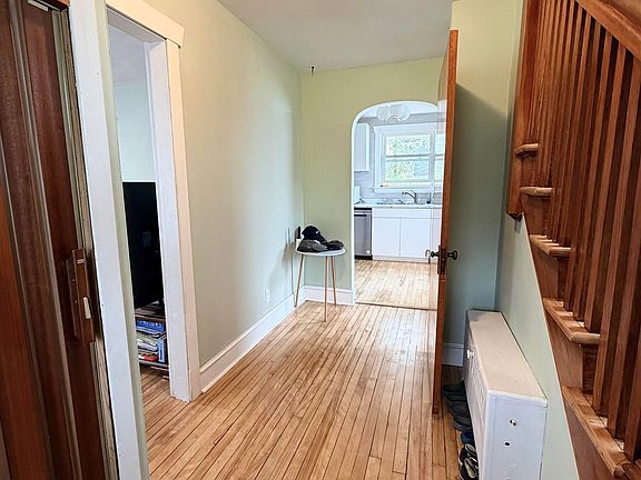 5th image of 215 Cottage Rd