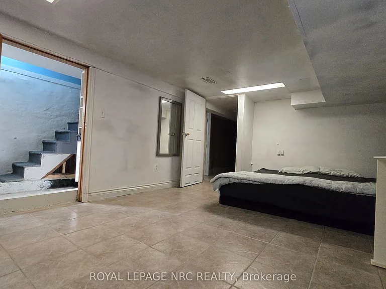 4425 Hiram St — Photo 33