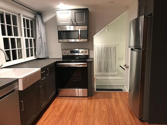 Dishwasher, stove, fridge, microwave, & sink