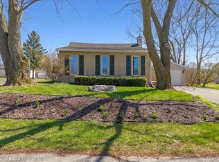 5067 Walsh Dr, Brighton, MI 48114