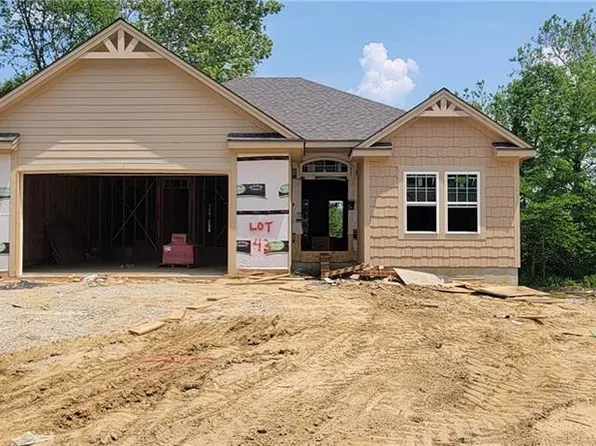 209 S Marimack Ct, Kearney, MO 64060