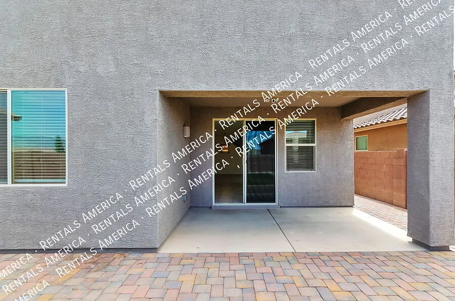 Bright and Stylish New Home in Vail's Ridge Community — Photo 4