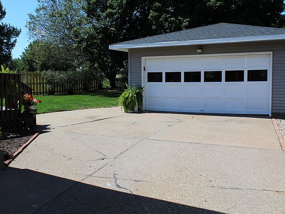 4th image of 1446 Devitt Ave