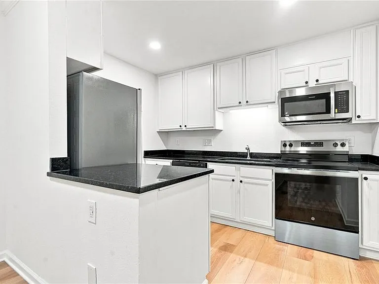 5095 Roswell Rd #203 — Photo 12